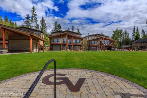 27 Fremont Ln, Nordman, ID 83848