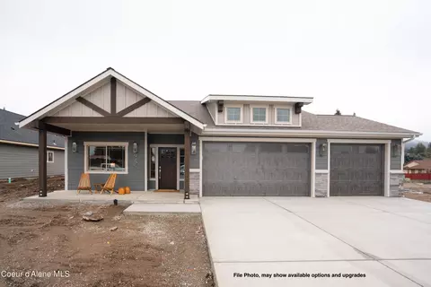 9471 N Secretariat Ln, Hayden, ID 83835