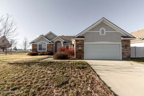 2776 W Blueberry Cir, Hayden, ID 83835