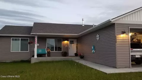 8936 N Scotsworth St, Post Falls, ID 83854