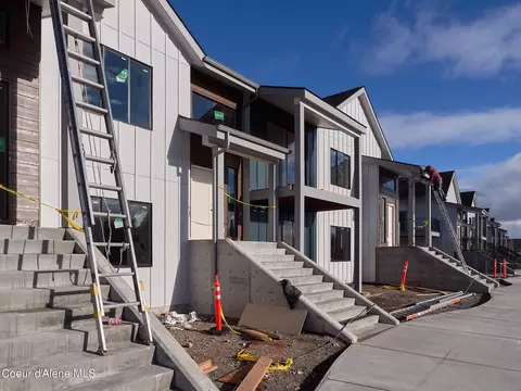 964 E Railroad Ave, Post Falls, ID 83854 photo 3