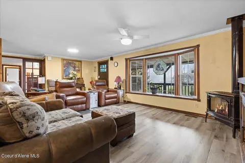 Living - 122 S Scott St, Post Falls, ID 83854 photo 3 of 6
