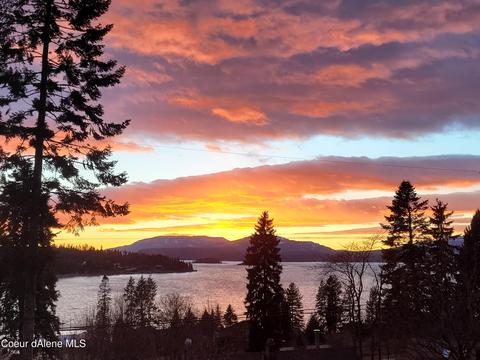 810 Lookout Blvd, Hope, ID 83836