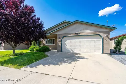 8699 W Sawtooth St, Rathdrum, ID 83858