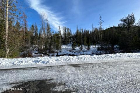 111 Memory Ln, Pinehurst, ID 83850