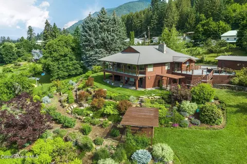 716 Lakeview Blvd, Hope, ID 83836