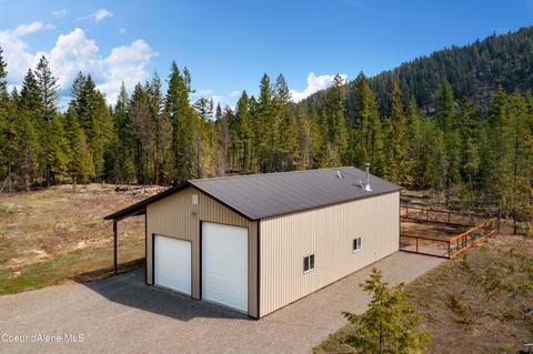 632 Muskrat Lake Rd, Sagle, ID 83860