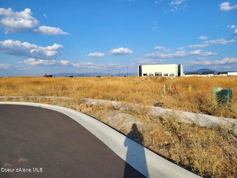 4208 N May Ella Loop, Post Falls, ID 83854 photo 2