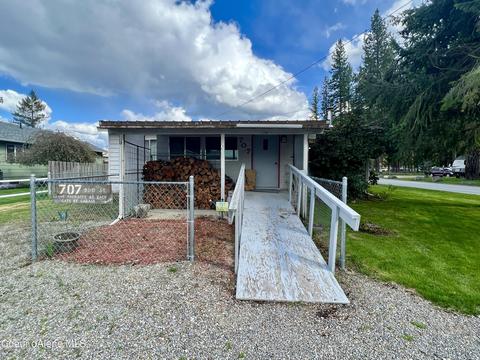 707 Bud St, Pinehurst, ID 83850