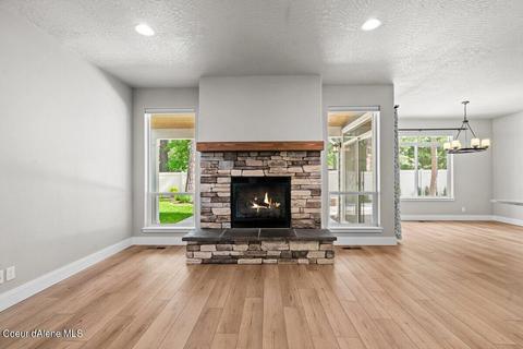 433 E Dolomite Dr, Hayden, ID 83835 photo 2