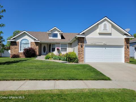 2796 W Blueberry Cir, Hayden, ID 83835