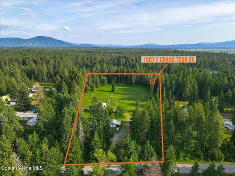 1887 E Grand Tour Dr, Hayden, ID 83835