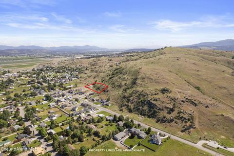 801 S Henry Rd, Greenacres, WA 99016