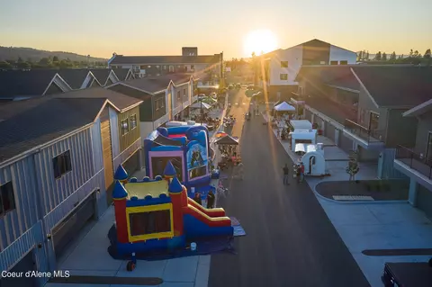 View/Area - 957 E Railroad Ave, Post Falls, ID 83854 photo 1 of 14