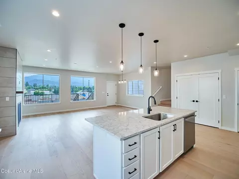 Kitchen - 957 E Railroad Ave, Post Falls, ID 83854 photo 5 of 6