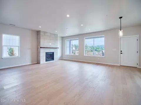 Living - 957 E Railroad Ave, Post Falls, ID 83854 photo 1 of 4