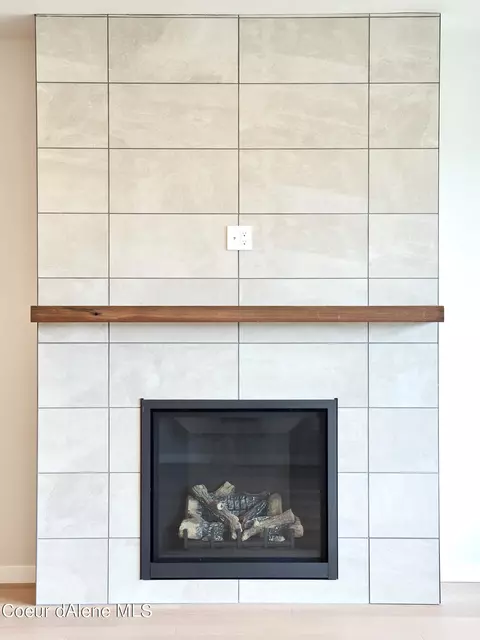 Living - 957 E Railroad Ave, Post Falls, ID 83854 photo 2 of 4