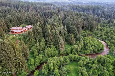 121 Susie Q Ln, Sandpoint, ID 83864