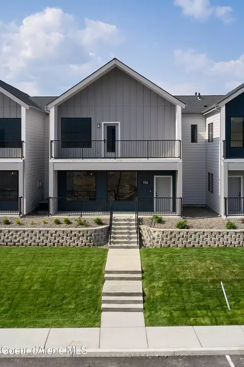955 E Railroad Ave, Post Falls, ID 83854