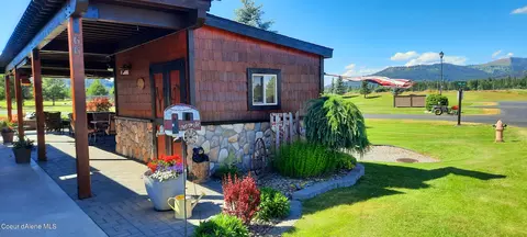 66 Sand Trap Ln, Blanchard, ID 83804