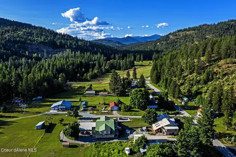 566 N Riley Creek Rd, Priest River, ID 83856