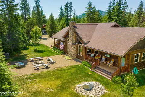 598 Missouri St, Coolin, ID 83821