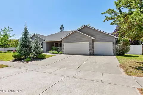 4011 N Huntercrest Dr, Coeur D'alene, ID 83815