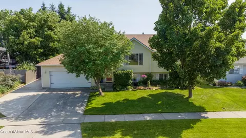 7492 W Macaw Ln, Rathdrum, ID 83858