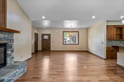 519 E Walnut Ave, Osburn, ID 83849 photo 9