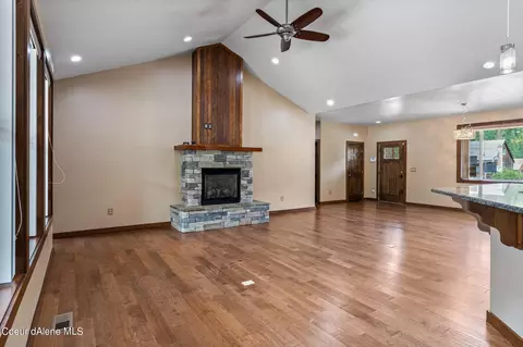 519 E Walnut Ave, Osburn, ID 83849 photo 10
