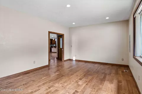 519 E Walnut Ave, Osburn, ID 83849 photo 32