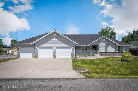 499 E Parkside Dr, Hayden, ID 83835