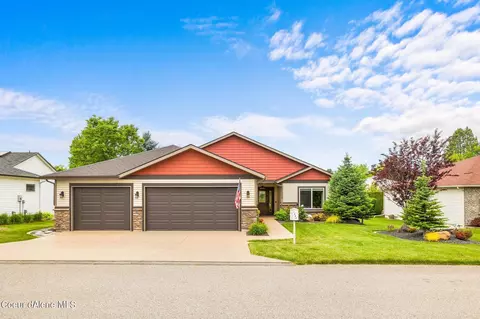 1052 W Oakwood Dr, Hayden, ID 83835