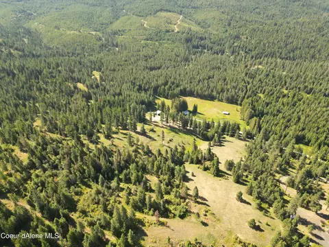 4226 Emerald Dr, Harrison, ID 83833 photo 3