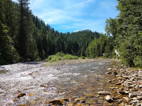 2520 Pine Creek Rd, Pinehurst, ID 83850