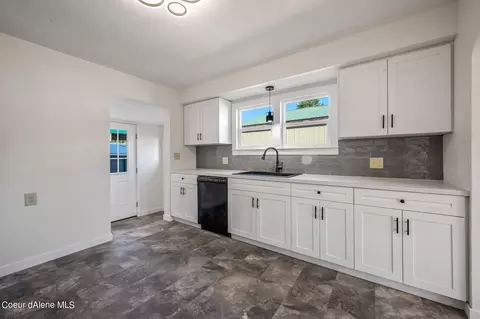 207 Burke Ave, Pinehurst, ID 83850 photo 12