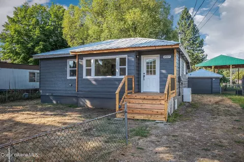 207 Burke Ave, Pinehurst, ID 83850 photo 3