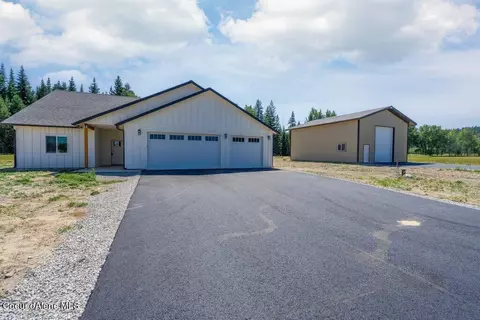 100 Pumphouse Ln, Sagle, ID 83860