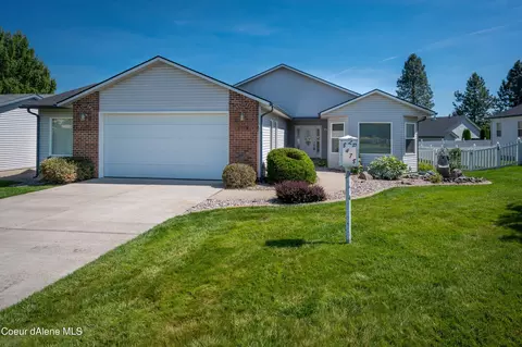 8478 N Dogwood Ln, Hayden, ID 83835