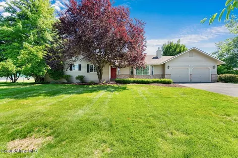 7384 N Valley St, Dalton Gardens, ID 83815