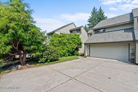 1055 E Loch Lomond Ct, Hayden, ID 83835