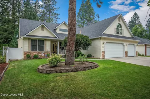 5864 E Shoreline Dr, Post Falls, ID 83854