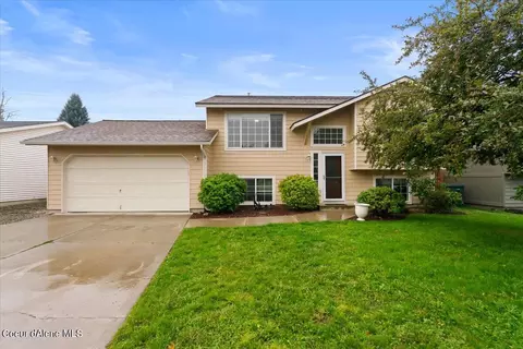 909 E Glacier Peak Dr, Post Falls, ID 83854 photo 2