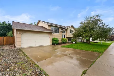 909 E Glacier Peak Dr, Post Falls, ID 83854 photo 3