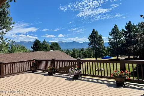 183 Rainbow Ln, Moyie Springs, ID 83845