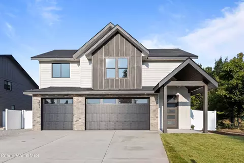 9079 N Raintree Ln, Hayden, ID 83835