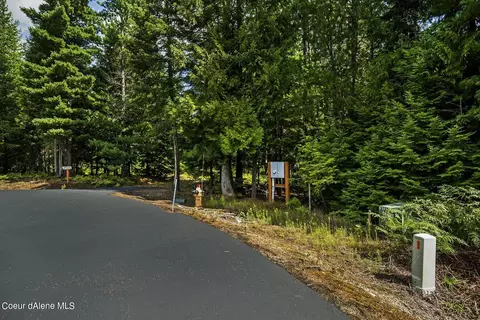 129 Summit Pl, Naples, ID 83847