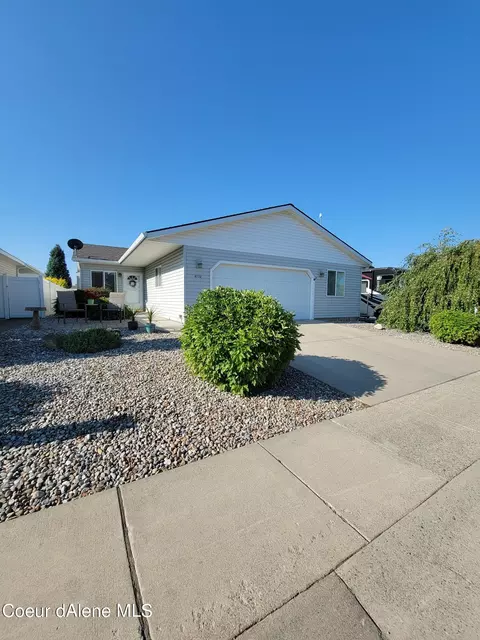 8752 W Zion St, Rathdrum, ID 83858