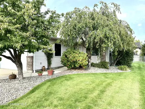 963 W Fairview Dr, Hayden, ID 83835