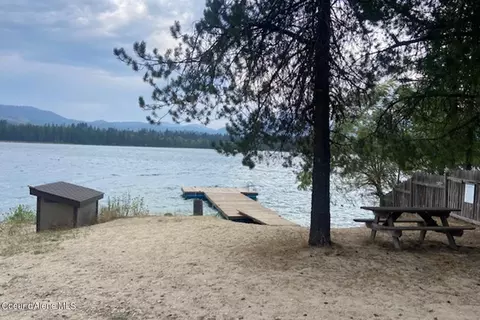 37 Evergreen Rd, Sagle, ID 83860